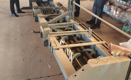 Slurry seal spreader boxes