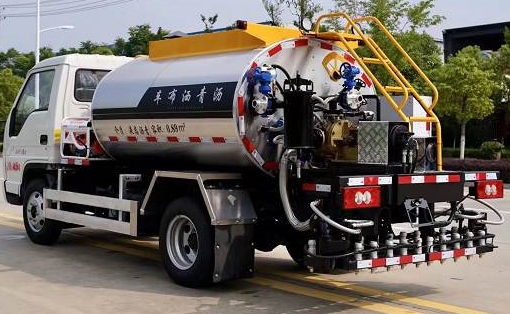 What are the advantages of asphalt spreading trucks?