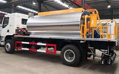 How to choose the various configurations of asphalt spreader vehicles