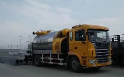 classification and use of asphalt spreading trucks