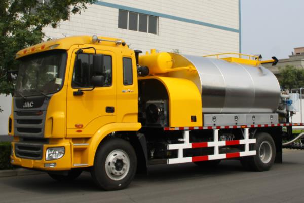 three-point-inspection-asphalt-sprayer-trucks_2